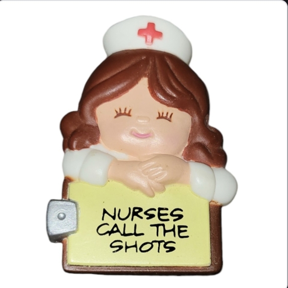 Nurses Call The Shots Pin - Picture 1 of 2